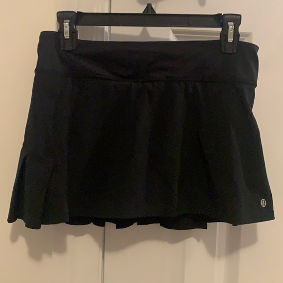 lululemon athletica Dresses & Skirts - BLACK lululemon skirt (Size 4) ($25)
